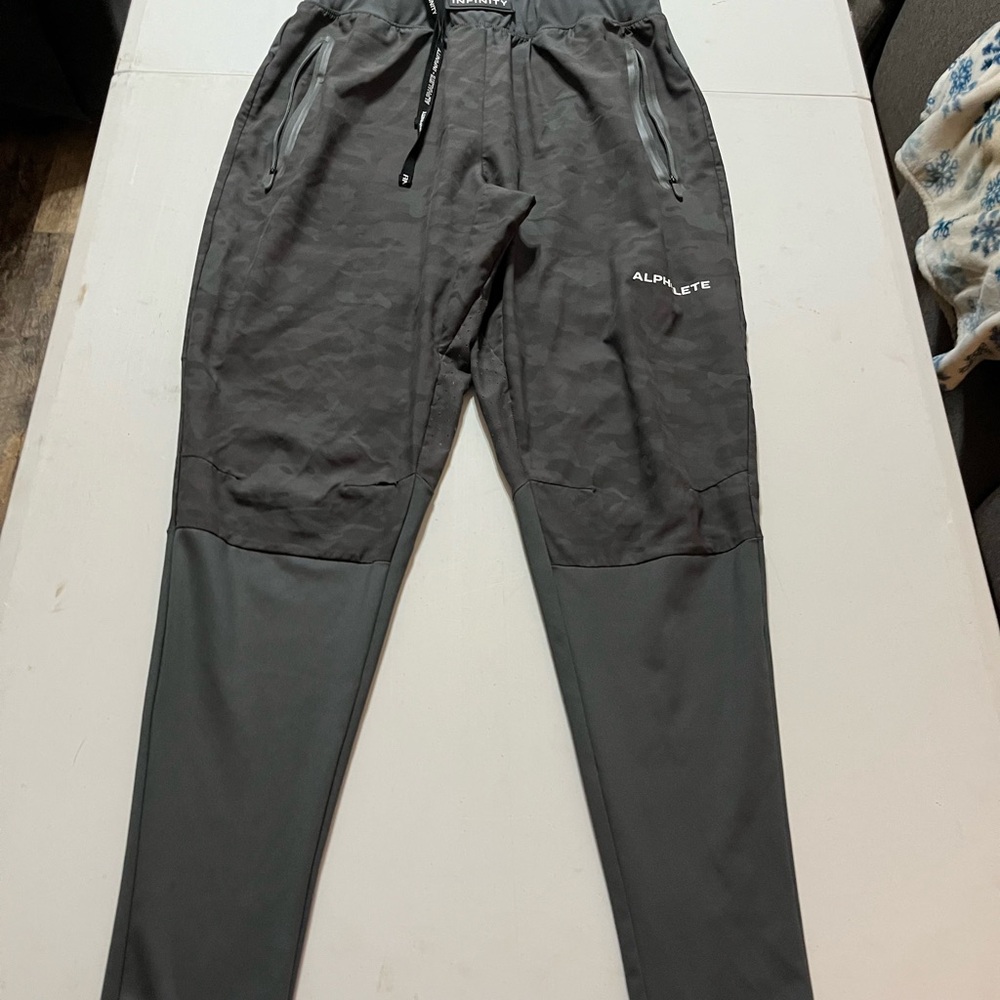 Alphalete Men's Two-Tone Gray Joggers